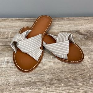 A&F slip on sandals